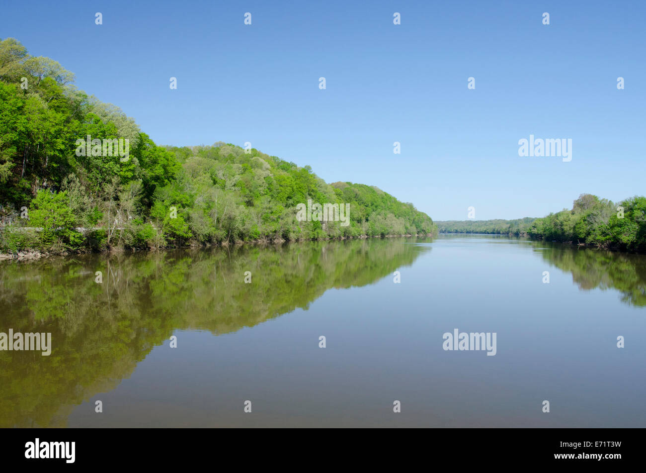 USA, Tennessee, Cumberland River. River views along the Cumberland