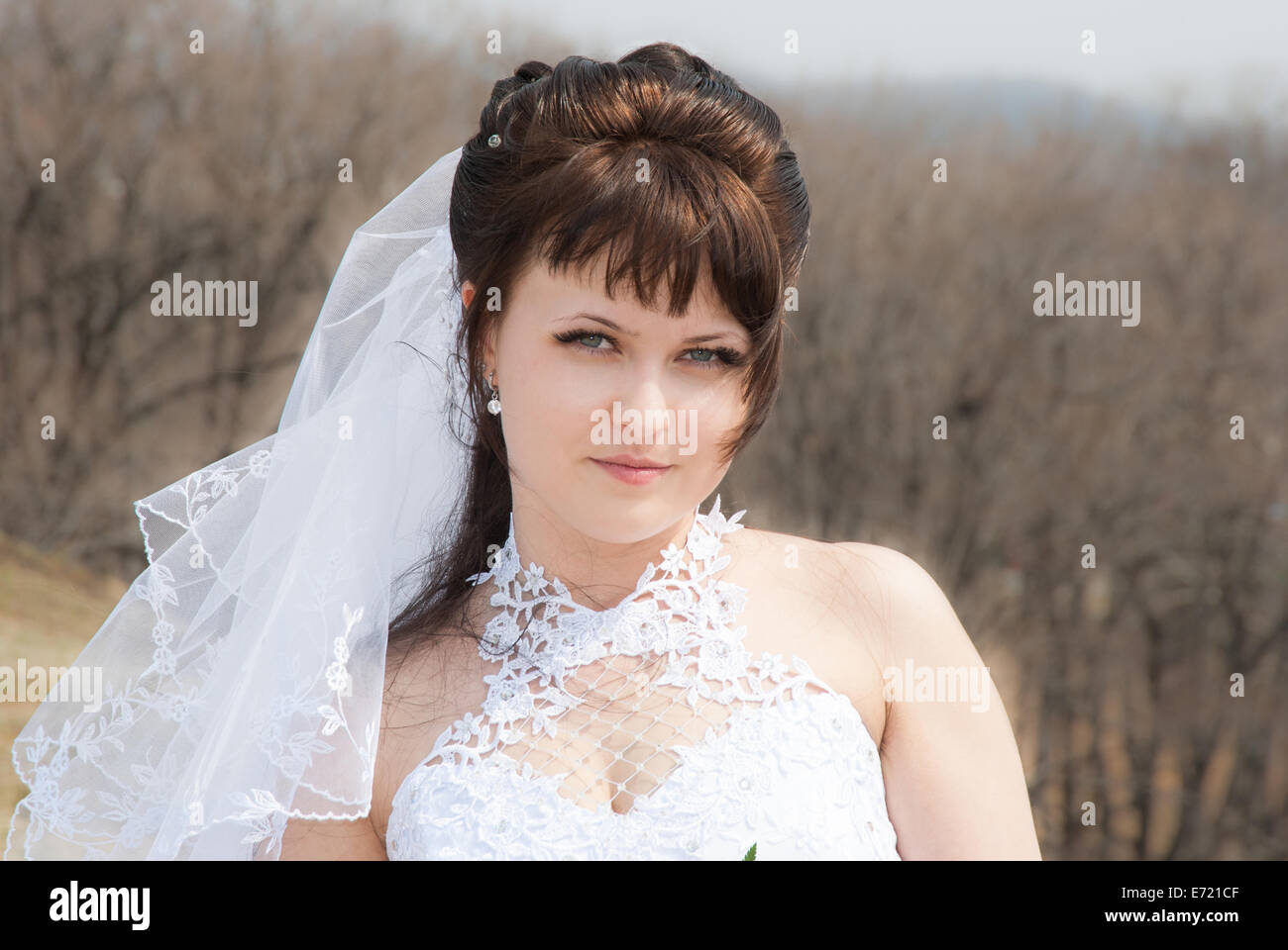 Bride outdoors hi-res stock photography and images - Alamy