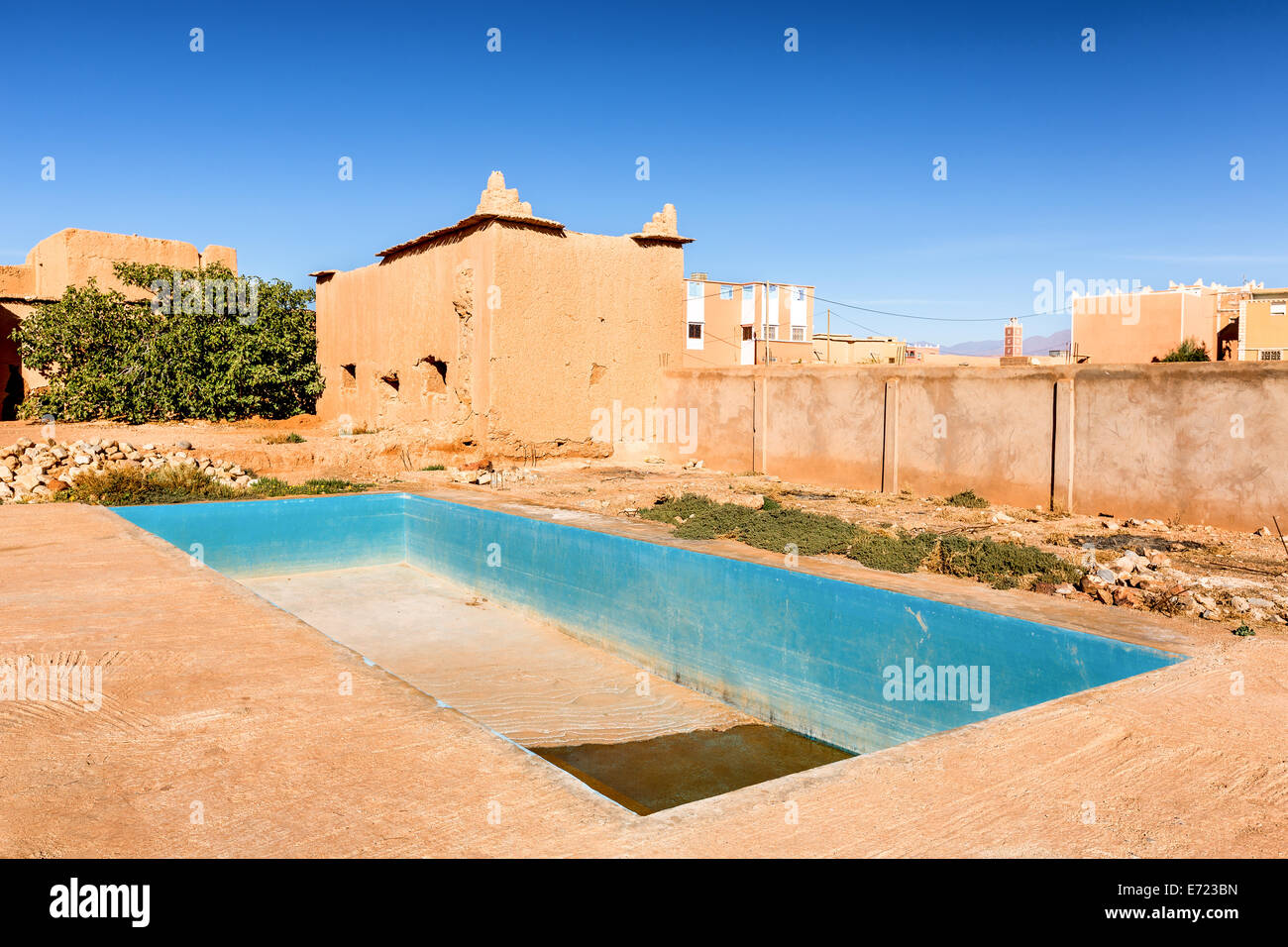 Empty swimming pool hires stock photography and images Alamy