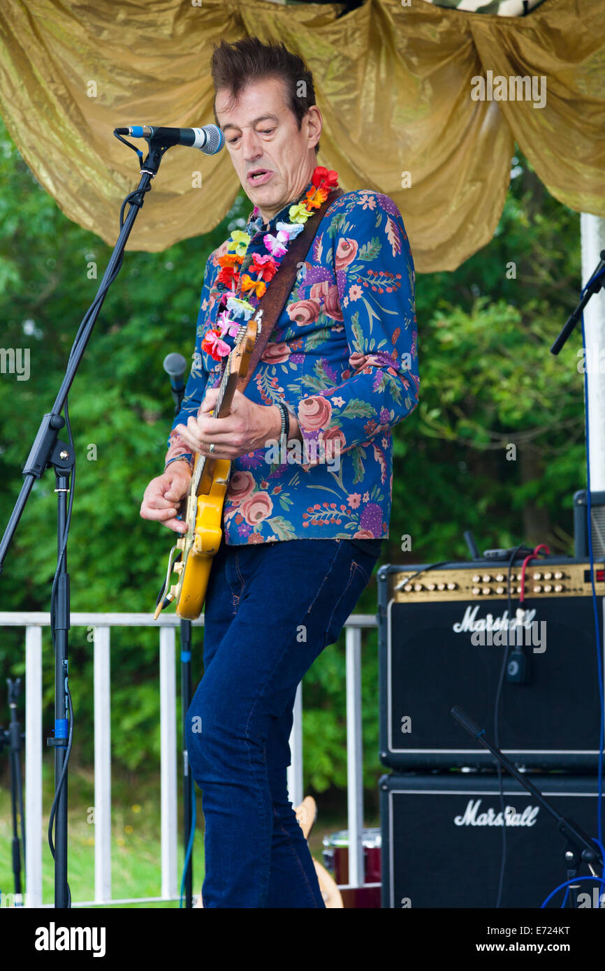 Steve "Boltz" Bolton leads reformed 1990's band 6 Foot 3 at the