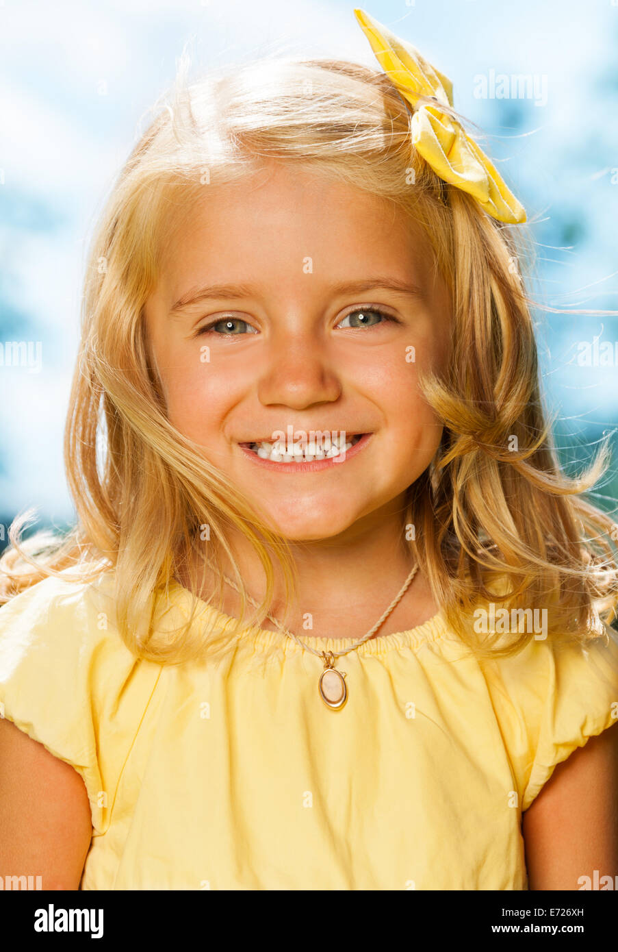 Close portrait of smiling blond little girl Stock Photo - Alamy