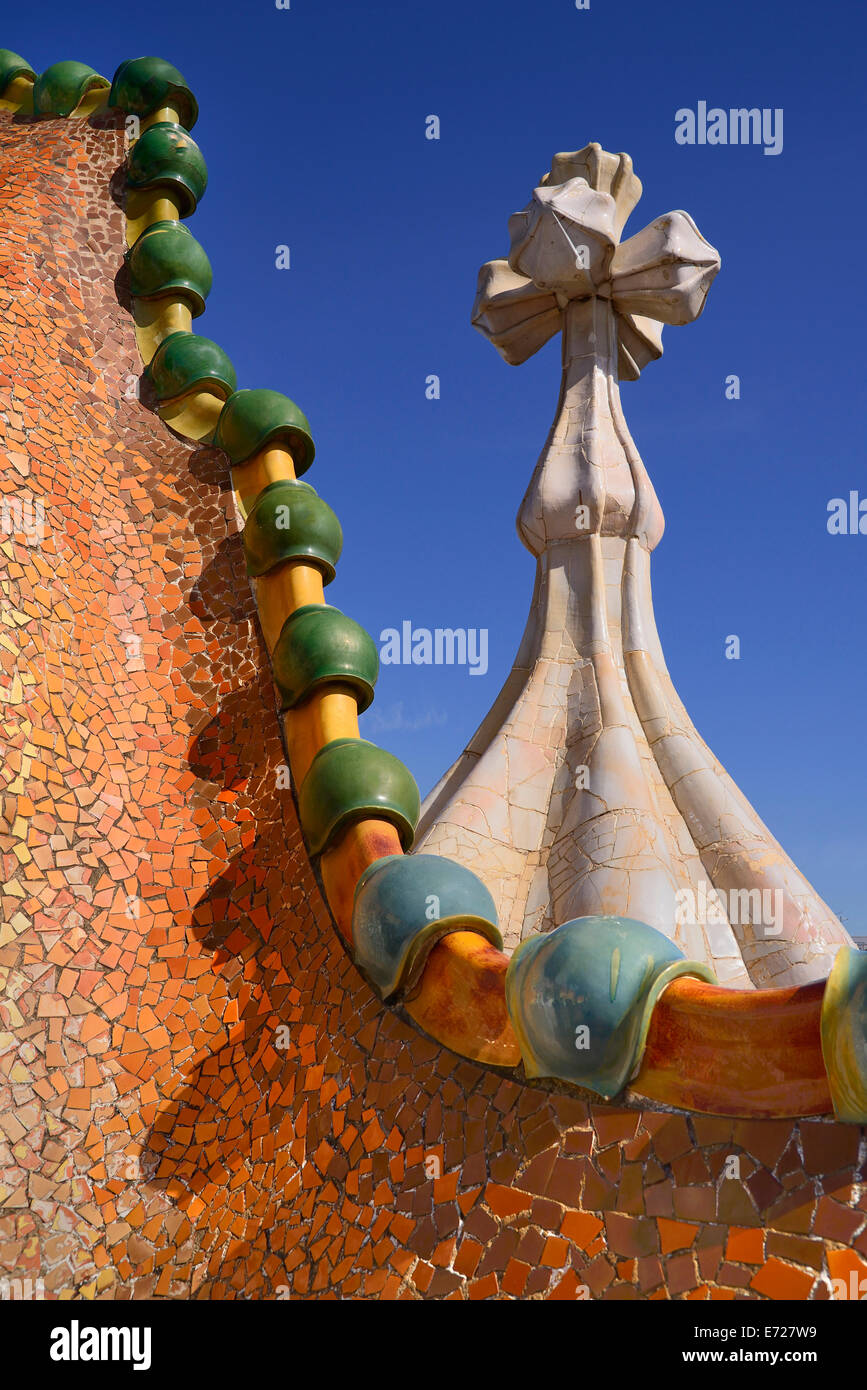 Spain, Catalonia, Barcelona, Antoni Gaudis Casa Batllo building dragons