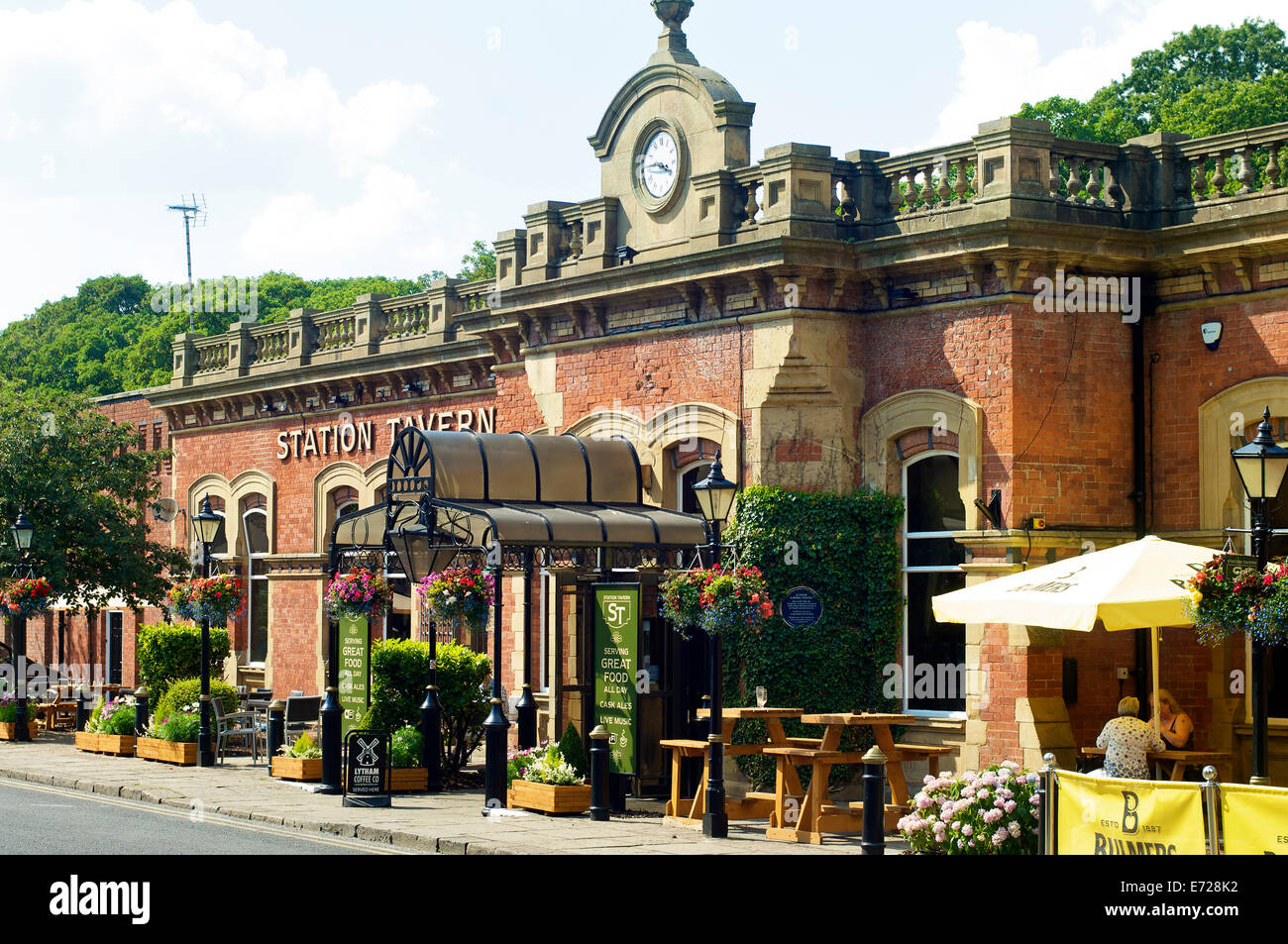 Station Tavern and railway station in Lytham St Annes Stock Photo
