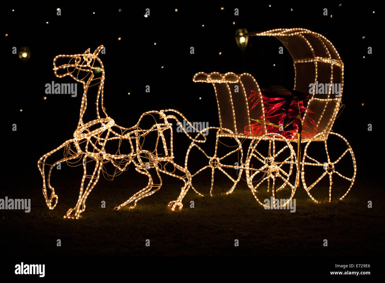 Shining Christmas horse-drawn carriage Stock Photo - Alamy