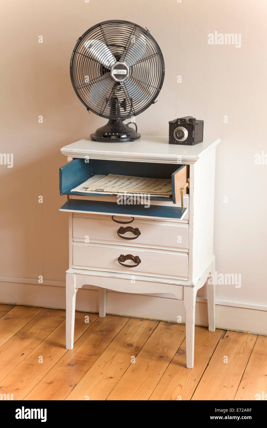 Wooden sheet music painted white front view with open drawer