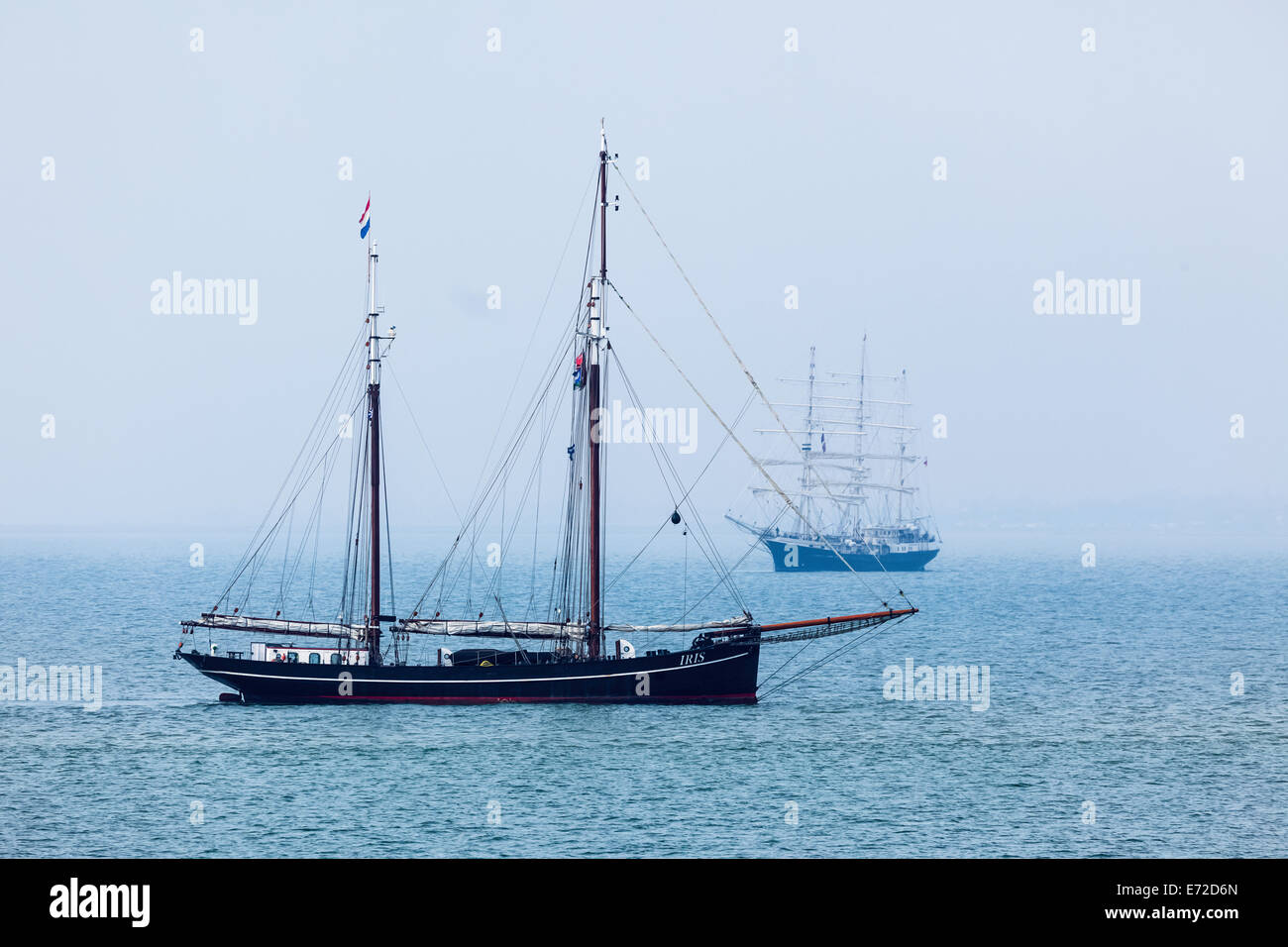 Tall ships in thames hi-res stock photography and images - Alamy