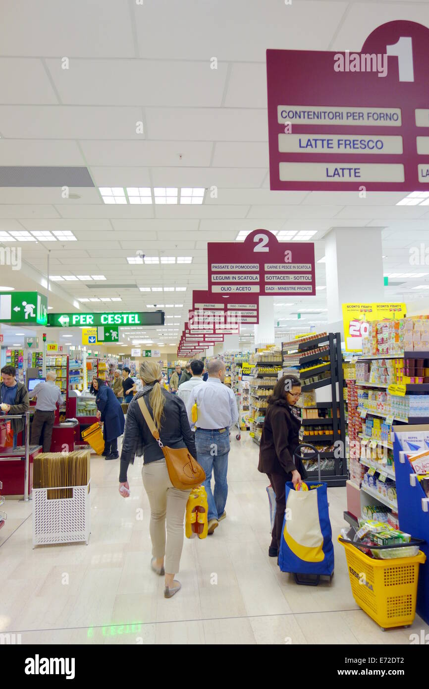 People grocery shopping in a supermarket in Milan, Italy Stock Photo