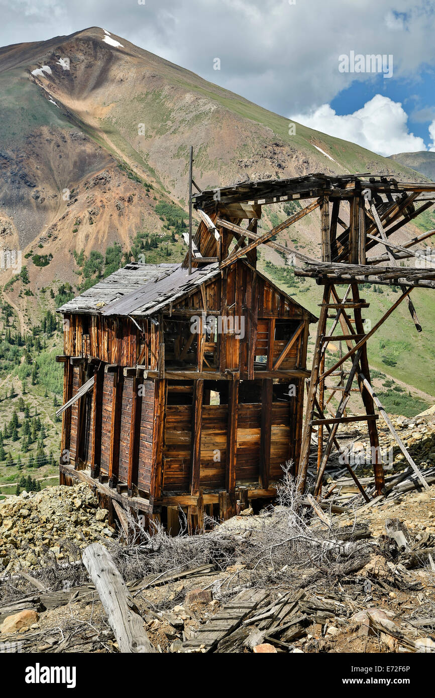 Ruins of Pennsylvania Mine tram and surrounding mountains above Peru
