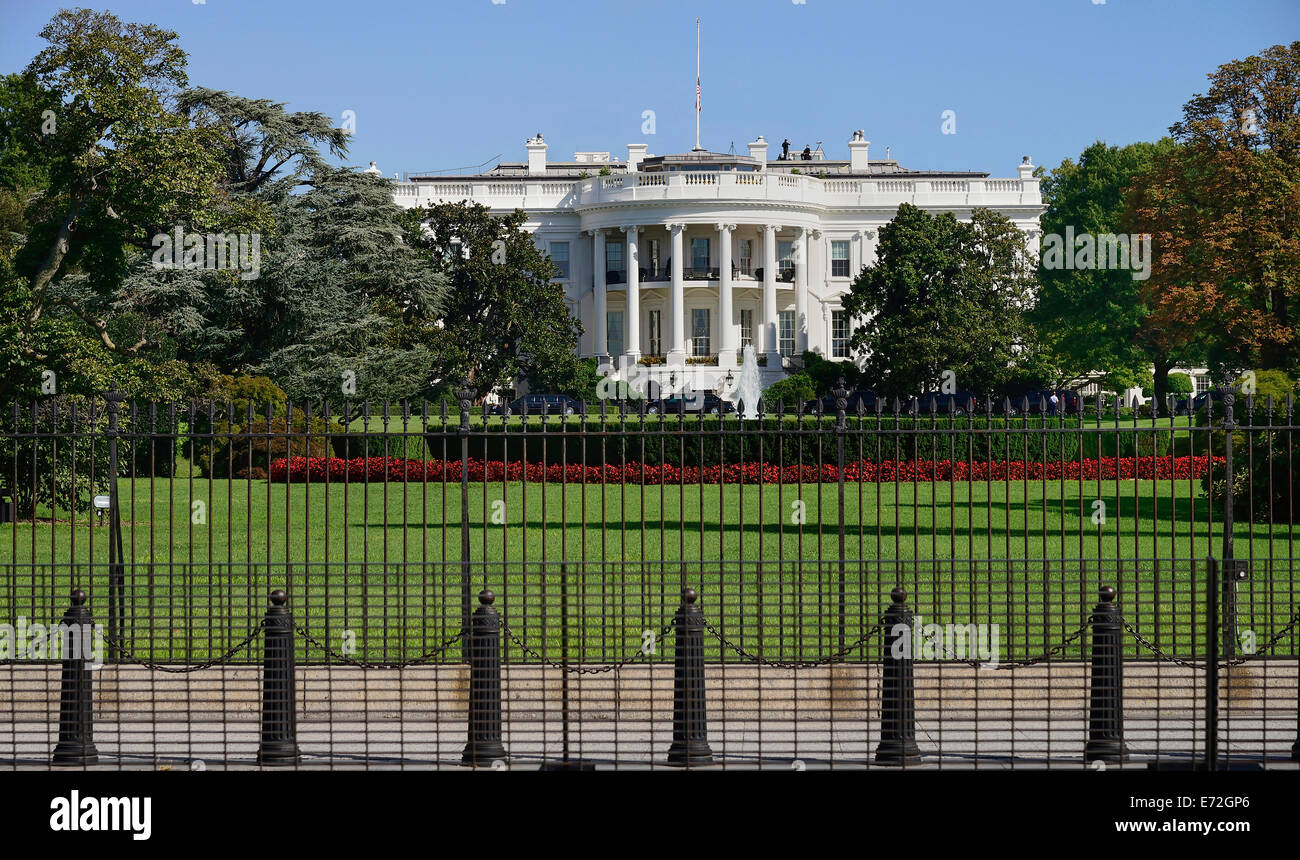 The south portico of the white house hires stock photography and