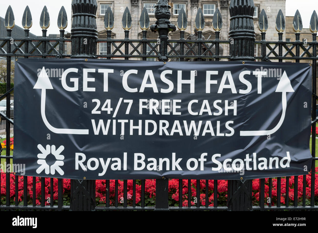 Free Cash sign outside of the Royal Bank of Scotland offices in St Andrew Square, Edinburgh Stock Photo