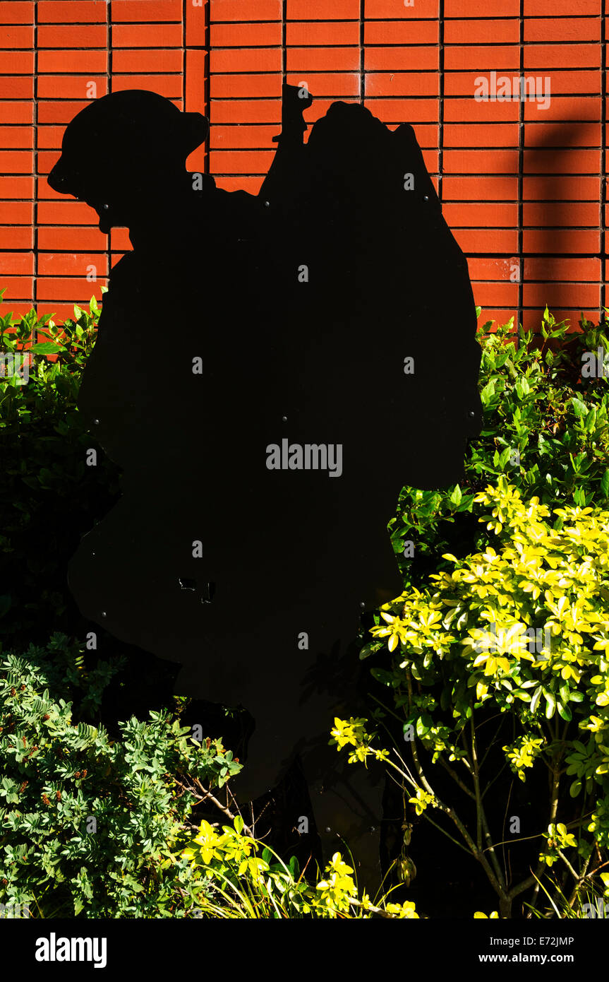 Remembrance soldier silhouette hi-res stock photography and images - Alamy