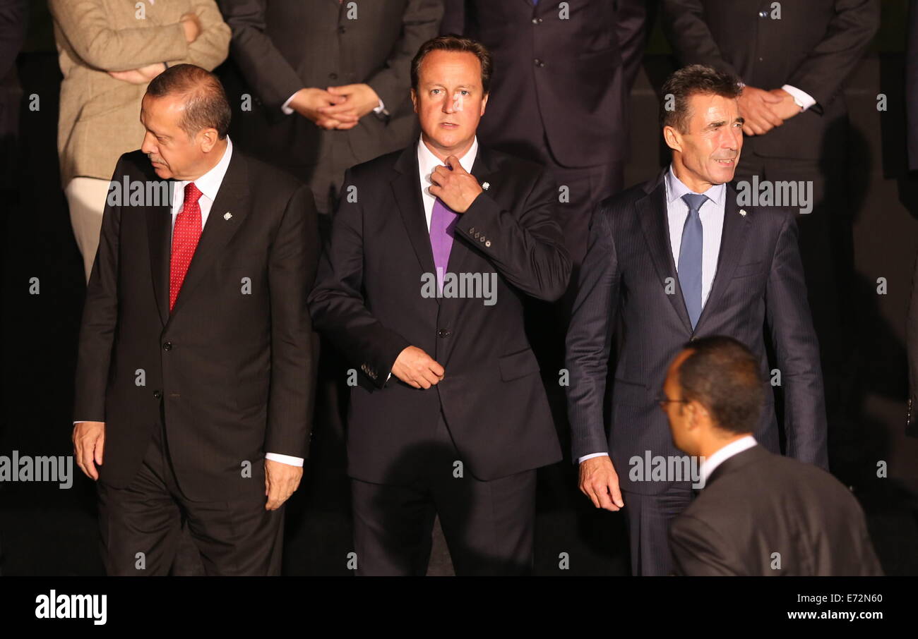 Cardiff UK. Thursday 04 September 2014  Pictured L-R: Turkish President Recep Tayyip Erdogan, UK Prime Minister David Cameron who is adjusting his tie and NATO Secretary-General Anders Fogh Rasmussen posing for the family photo.  Re: Official dinner, Head of Delegations at Cardiff Castle as part of the NATO Summit, south Wales, UK. Credit:  D Legakis/Alamy Live News Stock Photo