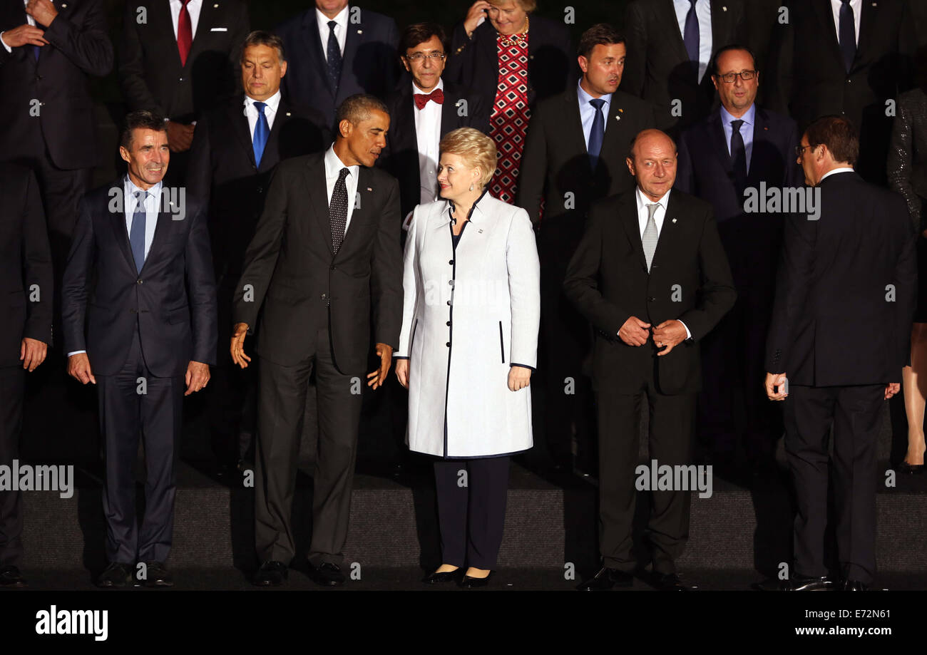 Cardiff UK. Thursday 04 September 2014  Pictured L-R: NATO Secretary-General Anders Fogh Rasmussen, US President Barack Obama, Lithuanian President Dalia Grybauskaite and other dignitaries posing for the family photo.  Re: Official dinner, Head of Delegations at Cardiff Castle as part of the NATO Summit, south Wales, UK. Credit:  D Legakis/Alamy Live News Stock Photo
