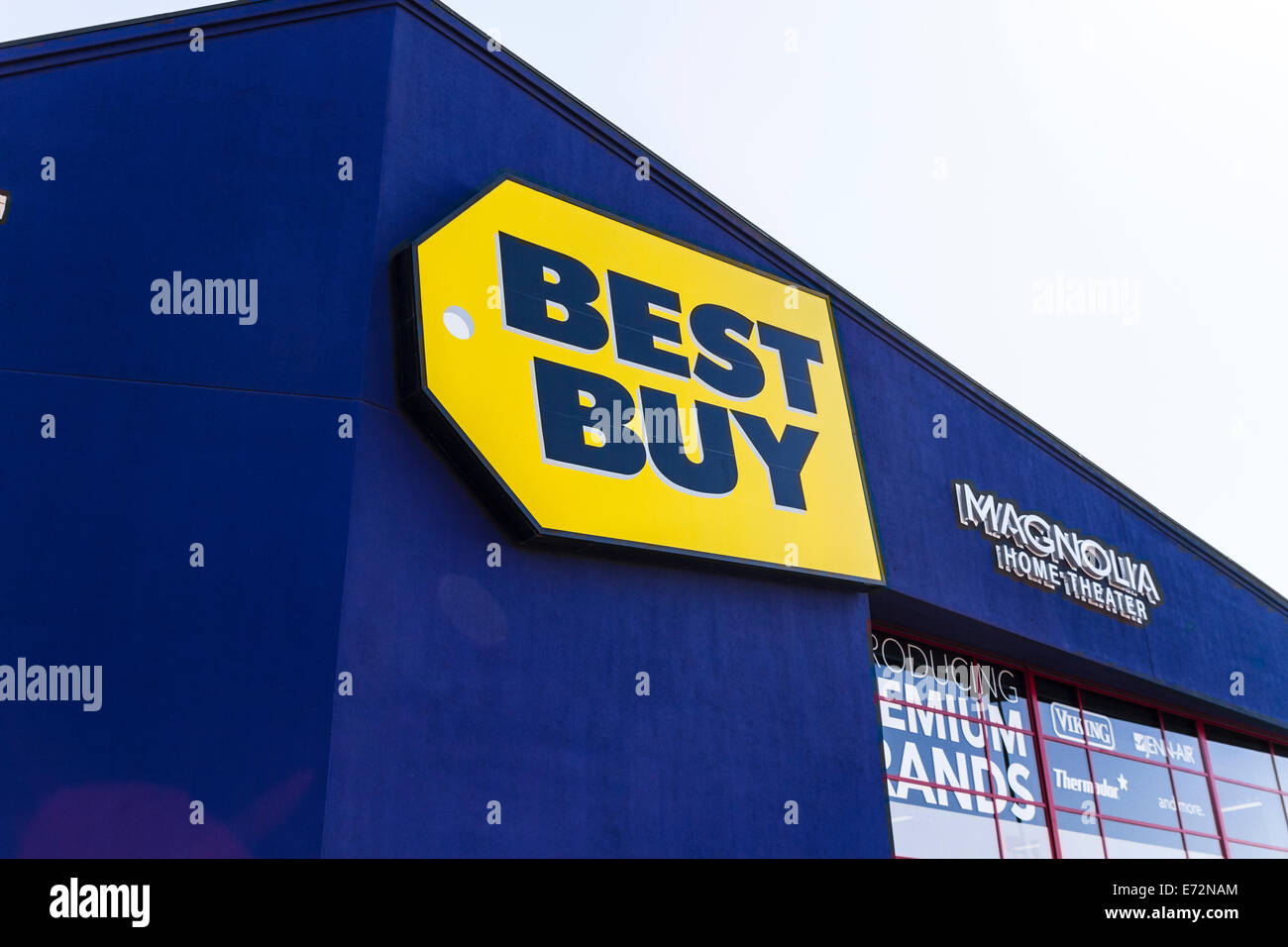 Best buy store hires stock photography and images Alamy
