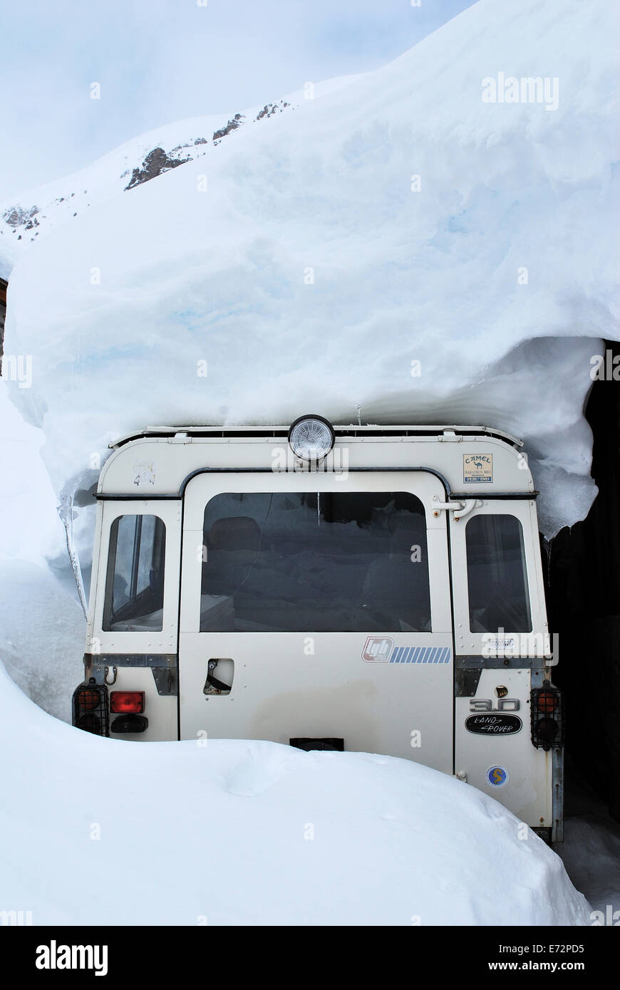 Snow covered classic 4x4 car Stock Photo Alamy