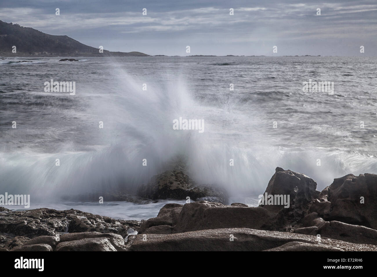 Waves crashing into the rocks, mist and water spray up Stock Photo - Alamy