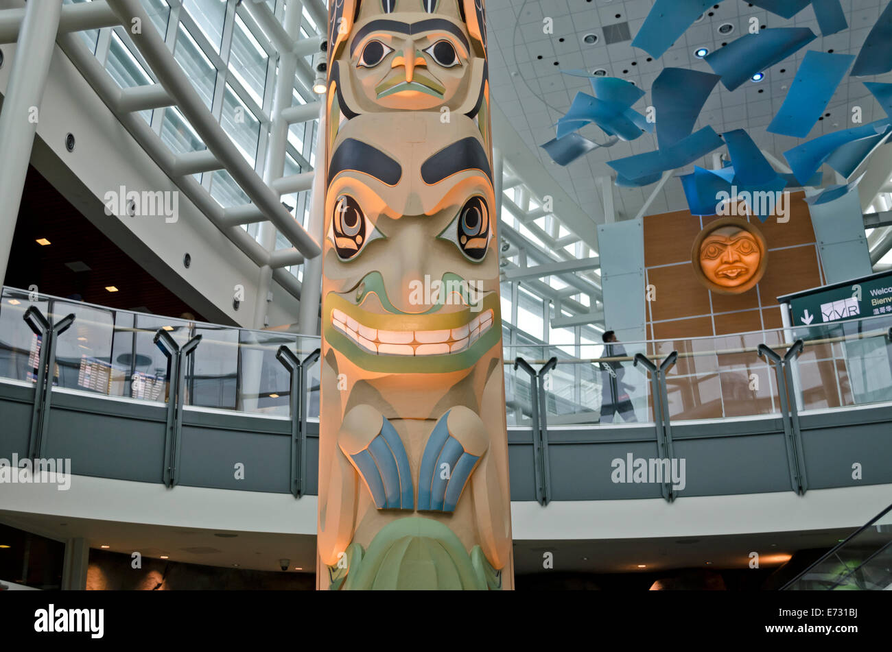 Beautiful Canadian Indigenous totem pole artwork greets visitors in the Vancouver International Airport, YVR. In the Graham Clarke Atrium. Stock Photo