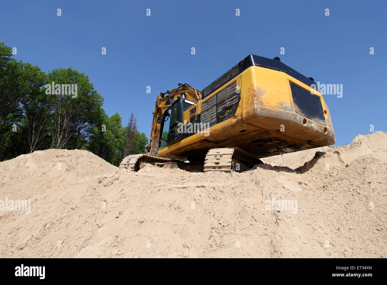 Excavator on forest road hi-res stock photography and images - Alamy