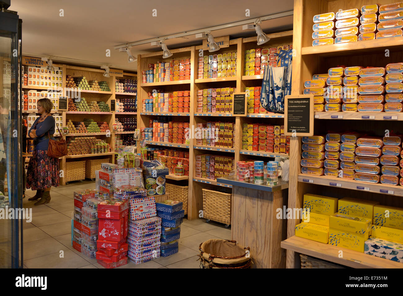 France, Basque Country, Bayonne, la Belle-Iloise, a shop selling canned fish Stock Photo