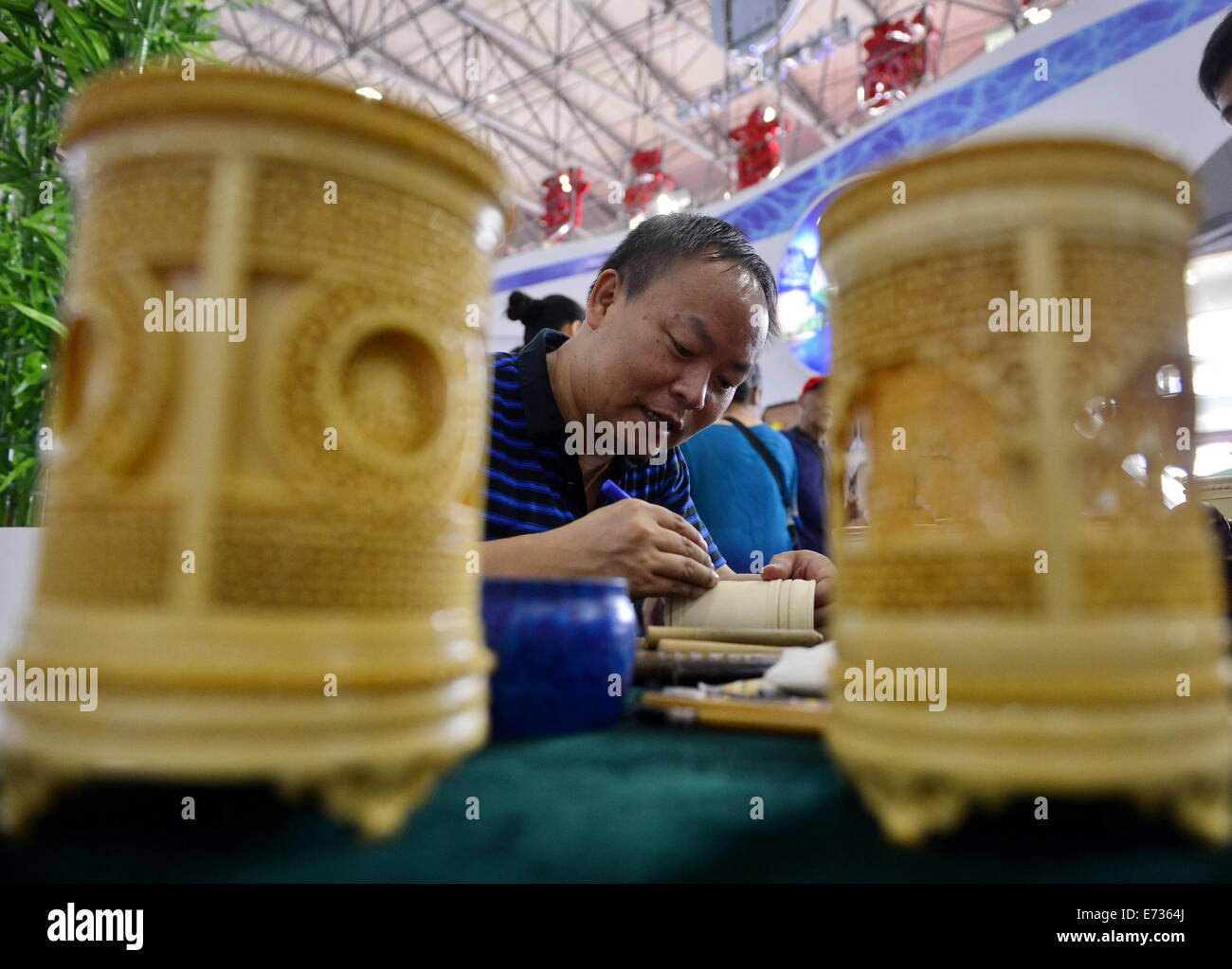 Nanchang, China's Jiangxi Province. 5th Sep, 2014. A craftsman demonstrates bamboo carving during the Jiangxi Tourism Product Fair in Nanchang, capital of east China's Jiangxi Province, Sept. 5, 2014. The three-day fair, which kicked off on Friday, presented more than 3,000 items of Chinese tourism commodities, including 38 intangible cultural heritage items in Jiangxi. © Zhou Mi/Xinhua/Alamy Live News Stock Photo