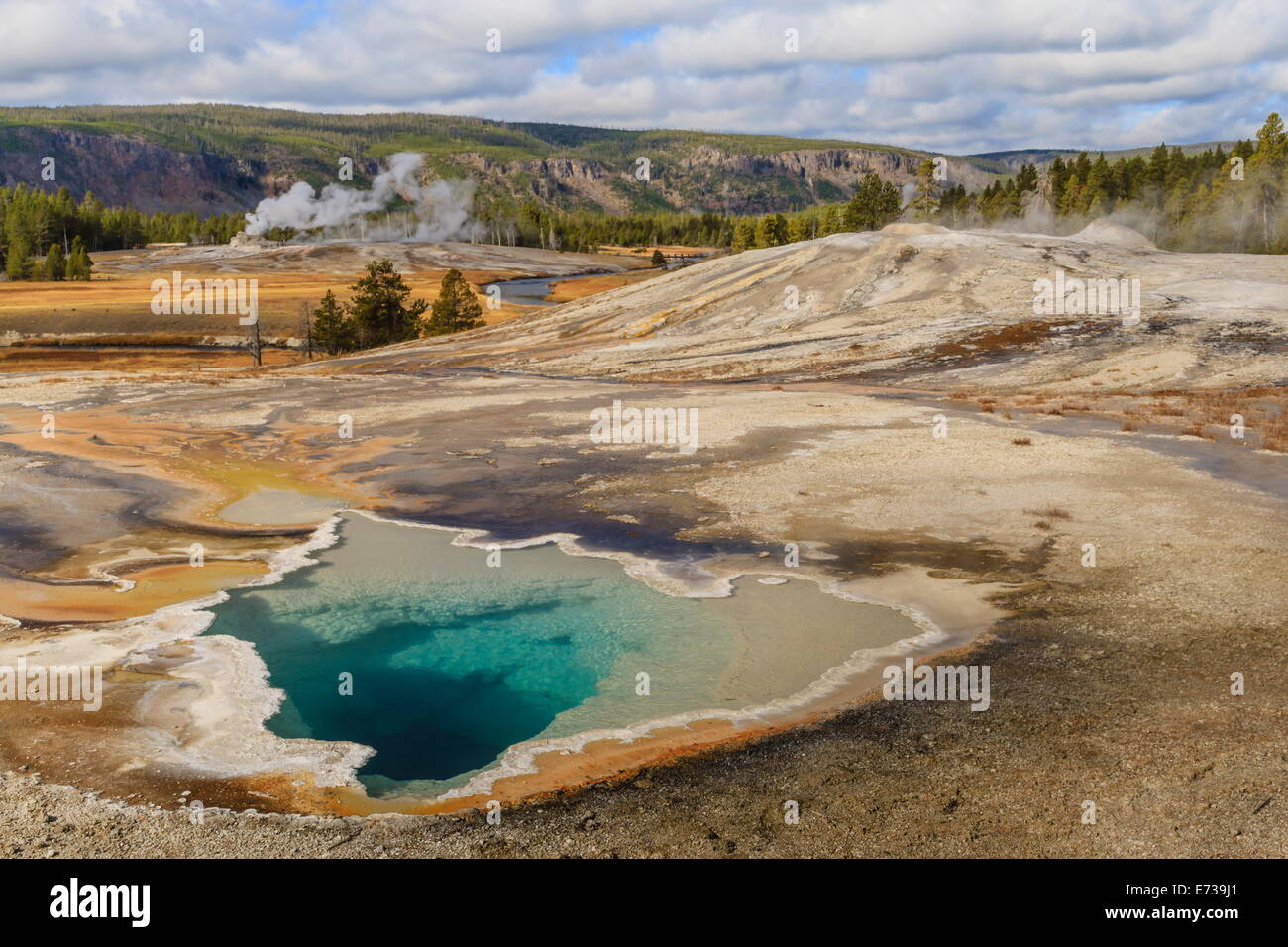 Doublet Pool, Firehole River and Castle Geyser, Upper Geyser Basin, Yellowstone National Park, UNESCO Site, Wyoming, USA Stock Photo
