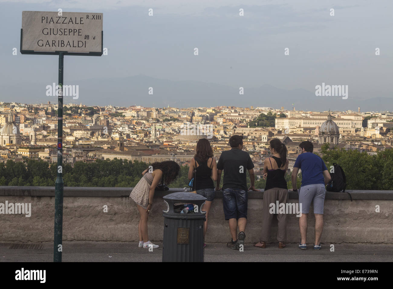 Rome tourist real hi-res stock photography and images - Alamy