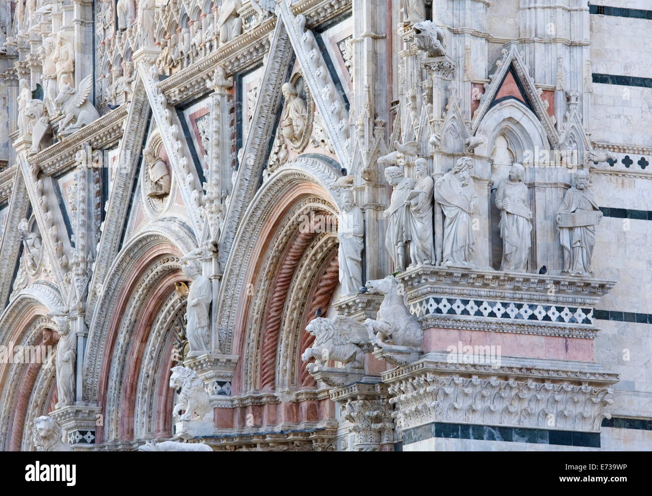 Ornamental statuary on facade of the Cathedral of Santa Maria Assunta, UNESCO World Heritage Site, Siena, Tuscany, Italy, Europe Stock Photo