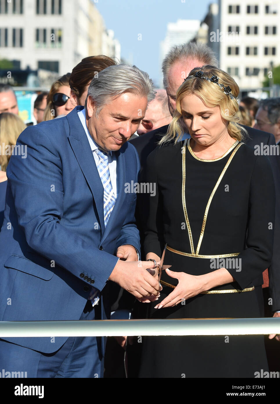 The Governing Mayor of Berlin Klaus Wowereit and actress Diane Kruger cut the golden ribbon at the re-opening ceremony of 'Boulevard of the Stars' at Potsdamer Platz, Berlin, Germany, 4 September 2014. There are 101 stars on the boulevard representing German film and TV celebrities. Photo: Jens Kalaene/dpa Stock Photo