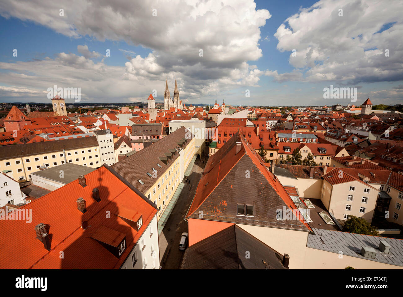 Dächer der Altstadt mit dem Uhrturm des Alten Rathauses und Dom St. Peter in Regensburg aus der Luft, Bayern, Deutschland, Europ Stock Photo