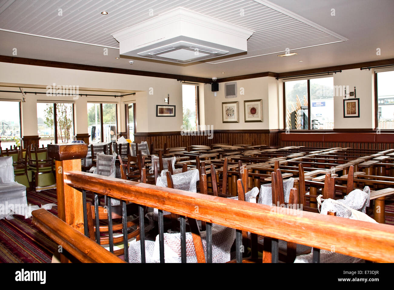THE KINGSWAY FARM INN is a Family Pub / Restaurant owned by Greene King along Kings Cross Road in Dundee, UK Stock Photo
