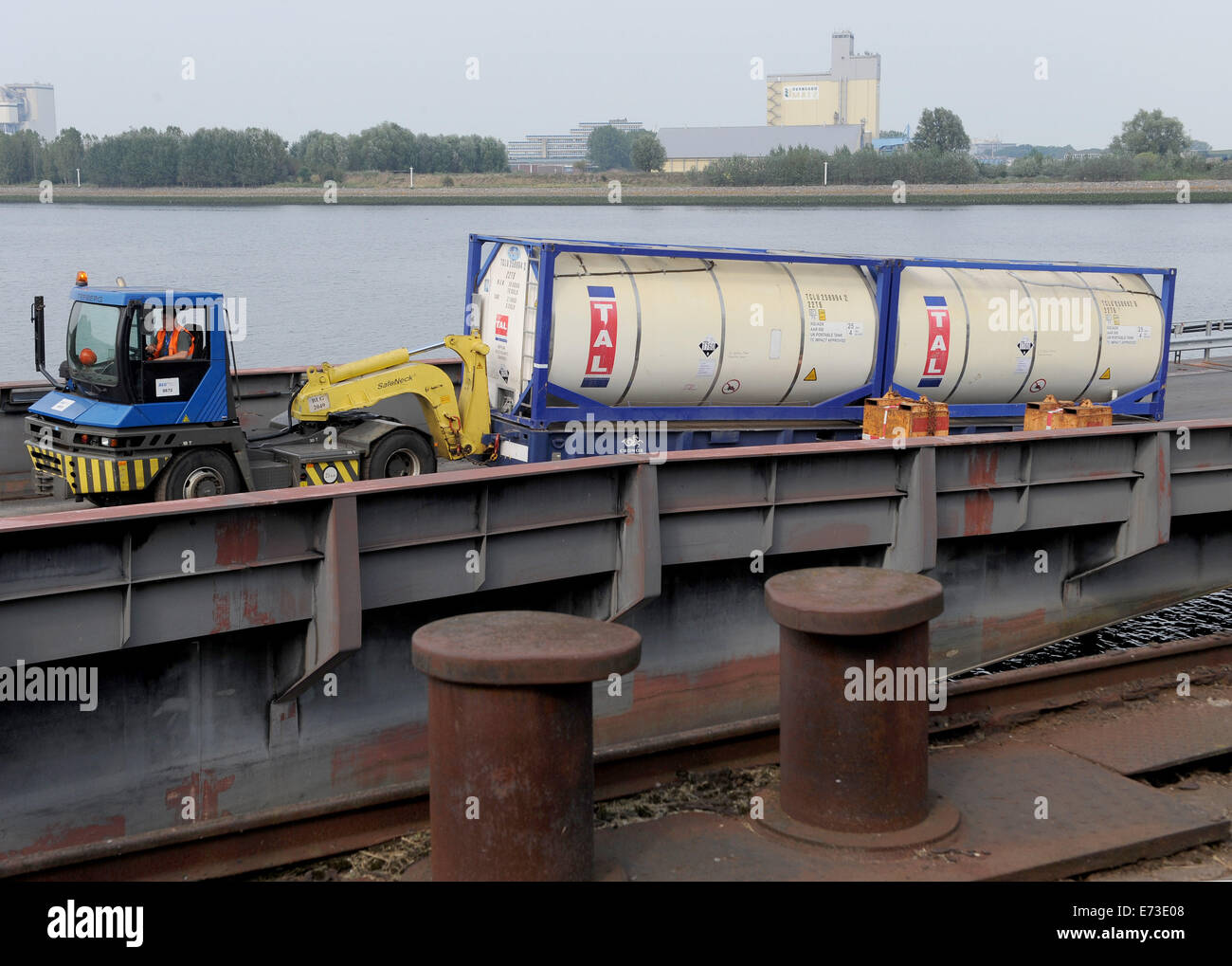 Neustaedter Hafen, Bremen, Germany. 4th Sep, 2014. The U.S. specialized ship 'Cape Ray' carrying Syrian poison gas containers is moored at Neustaedter Hafen, Bremen, Germany, 4 September 2014. The ship had reached the Hanseatic city one day earlier than expected. Within the next days, the residuals of the Syrian mustard gas are supposed to be transported to the Lueneburger Heide region for final destruction. Photo: Ingo Wagner/dpa/Alamy Live News Stock Photo