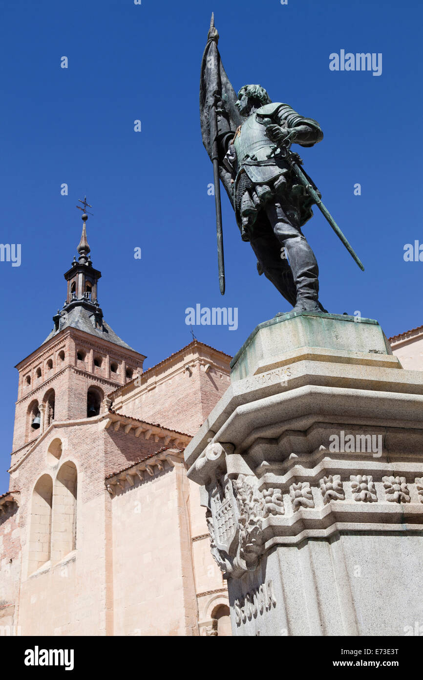 Spain, Castille-Leon, Segovia, Statue of Juan Bravo by A.Marinas with Church of St Martin in the background. Stock Photo