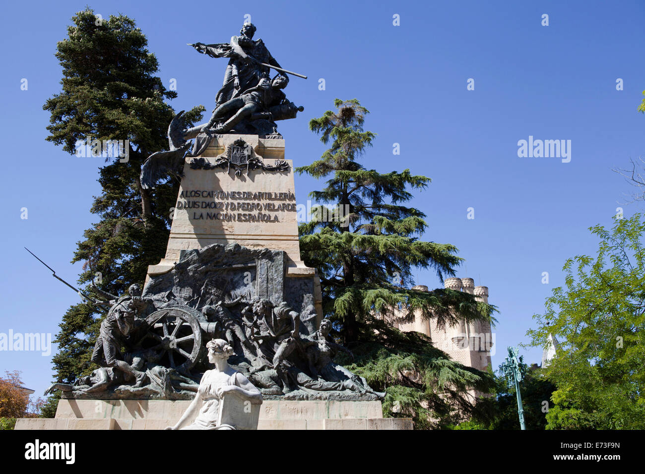 Spain, Castille-Leon, Segovia, Statue of Juan Bravo  Luis Daoiz and Pedro Velarde in Plaza la Reina Victoria Eugenia. Stock Photo