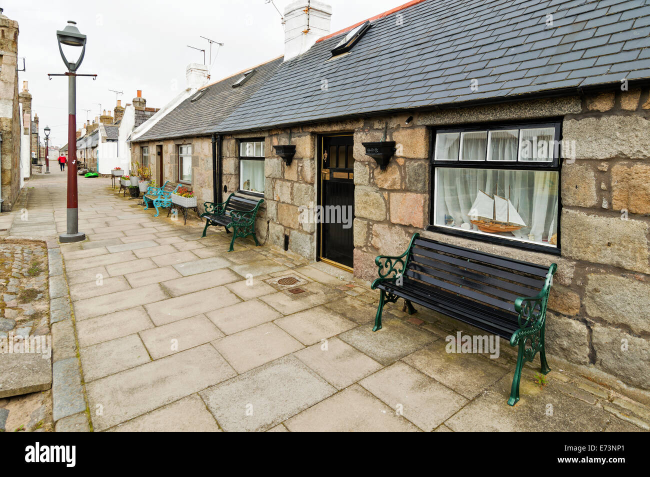 FOOTDEE OR FISHING VILLAGE IN ABERDEEN HARBOUR A ROW OF TYPICAL HOUSES IN THIS CONSERVATION AREA Stock Photo