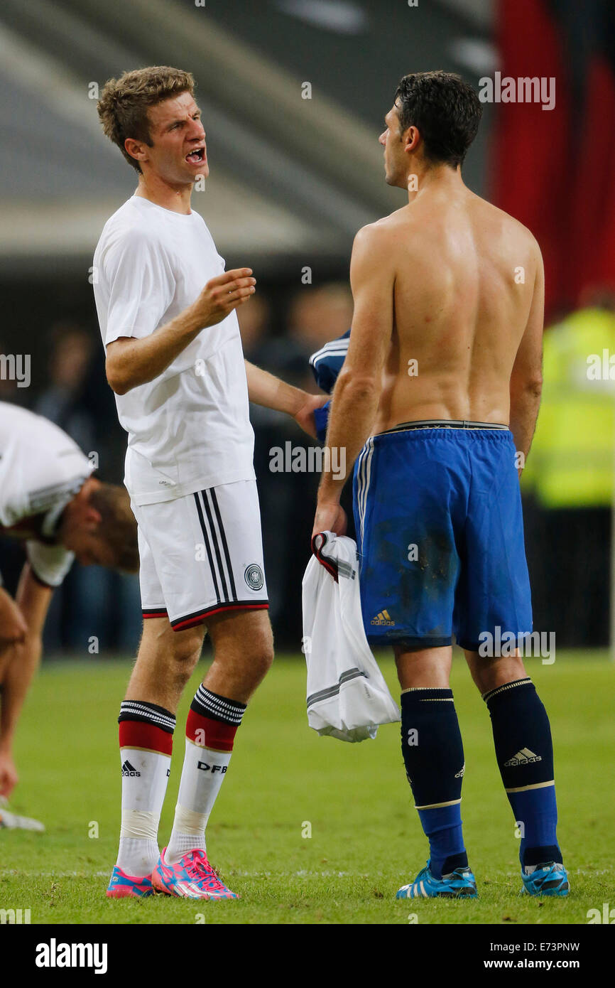 Duesseldorf , Germany, DFB , Football, German National Football Team, Friendly Match Germany vs. Argentina 2-4  in the Esprit-Arena Stadium  in Duesseldorf  on 03.09.2014 Thomas M†LLER (MUELLER) (GER) -L- and Martin DEMICHELIS (ARG) -R- are exchanging their jerseys Foto : Norbert Schmidt Stock Photo