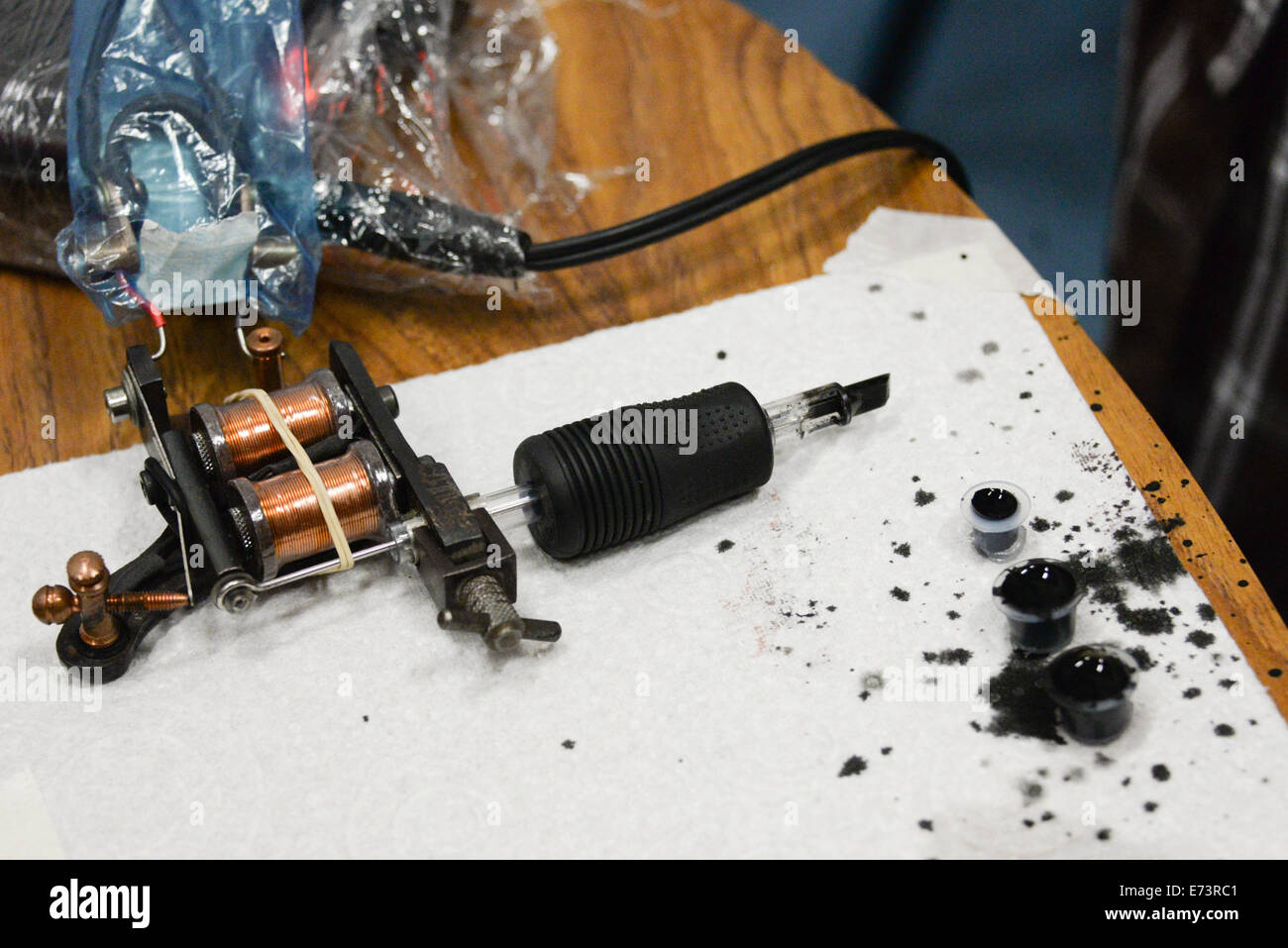 London Uk 5th September 2014 Tattoo Tools Use By Tattoo Artist Stock Photo Alamy