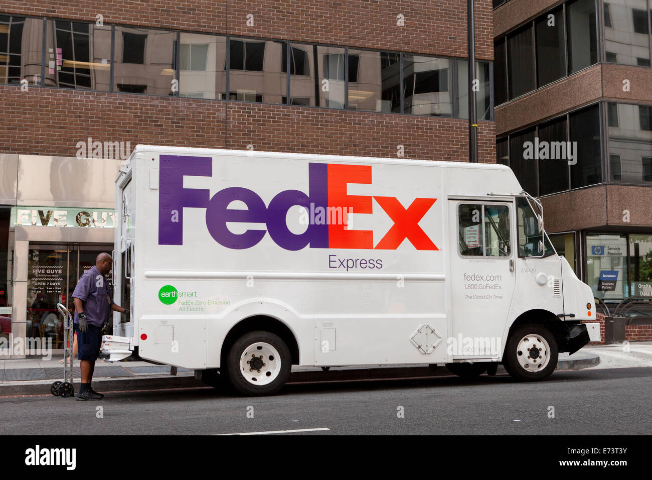 Fedex delivery truck usa hi-res stock photography and images - Alamy