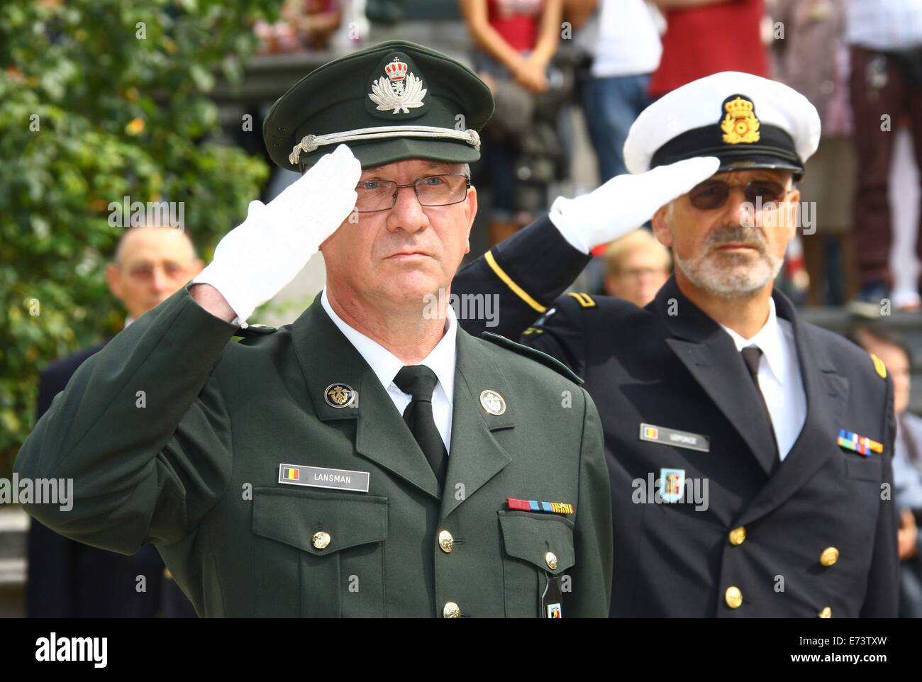 Brussels, Belgium. 5th Sep, 2014. Officers salute to the tomb of the unknown soldiers during a ceremony held to mark the 70th anniversary of the liberation of Brussels in Brussels, Belgium, Sept. 5, 2014. © Gong Bing/Xinhua/Alamy Live News Stock Photo