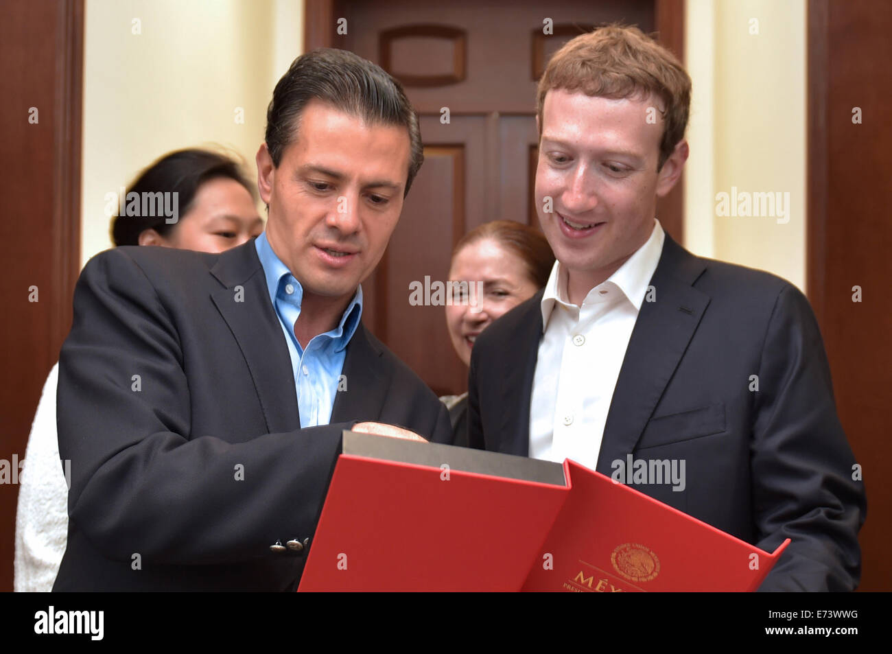 Mexico City, Mexico. 5th Sep, 2014. Photo provided by Mexico's Presidency shows Mexican President Enrique Pena Nieto (L) meeting with the social network Facebook founder Mark Zuckerberg, during their meeting in Mexico City, capital of Mexico, on Sept. 5, 2014. Mexico will work hand-in-hand with Facebook, said President Enrique Pena Nieto on Friday. Credit:  Mexico's Presidency/Xinhua/Alamy Live News Stock Photo