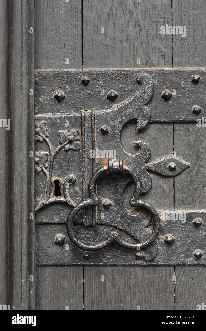 Old oak wooden door hi-res stock photography and images - Alamy