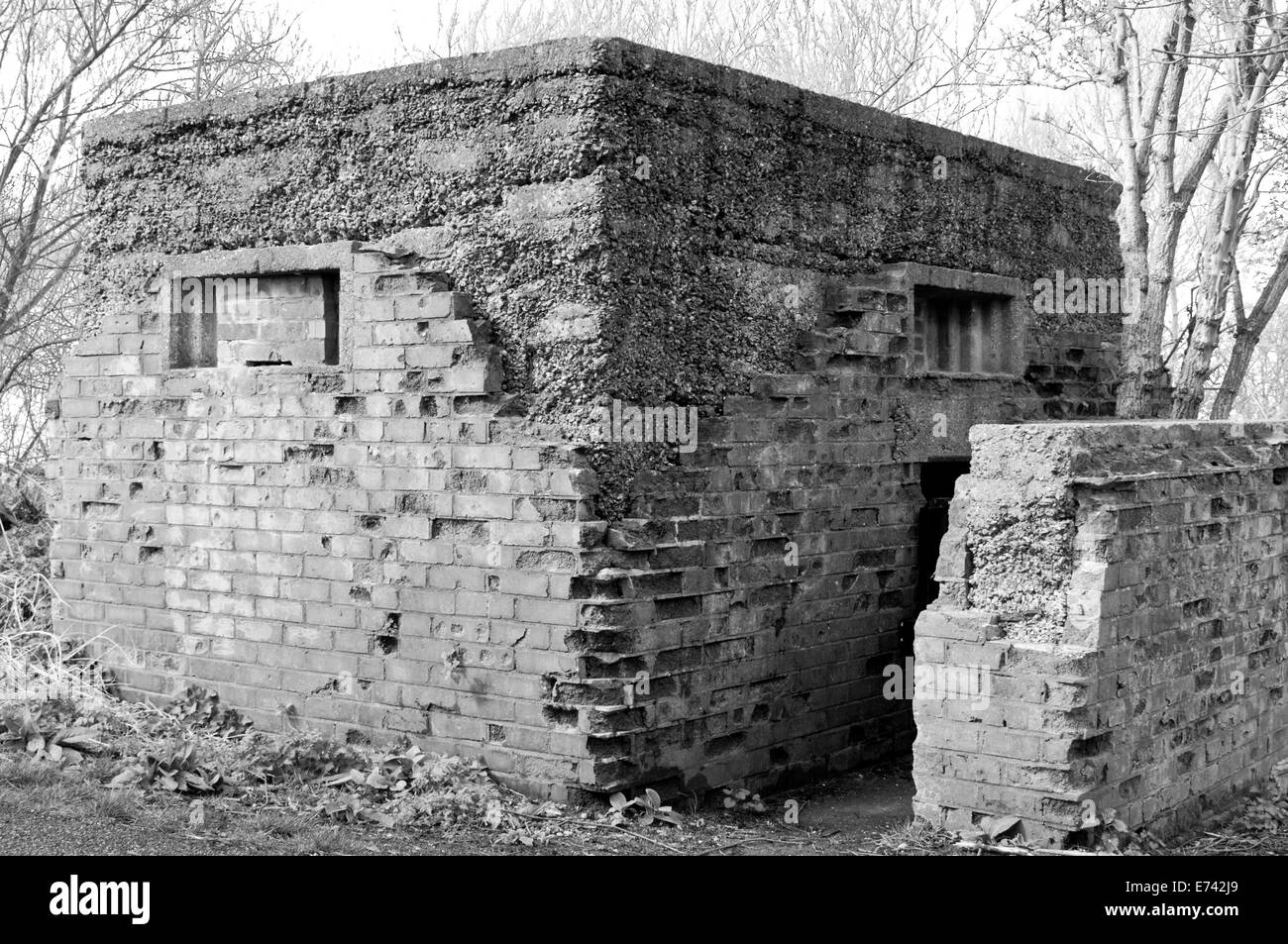 One of many old WW2 pill boxes in the Lea/ Lee Valley which were part of the defensive GHQ line Stock Photo