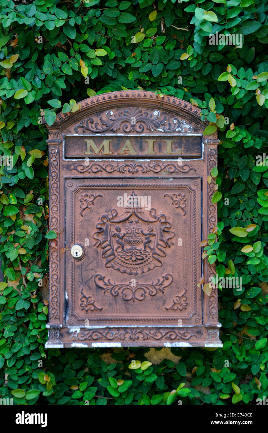 Vintage letterbox hi-res stock photography and images - Alamy
