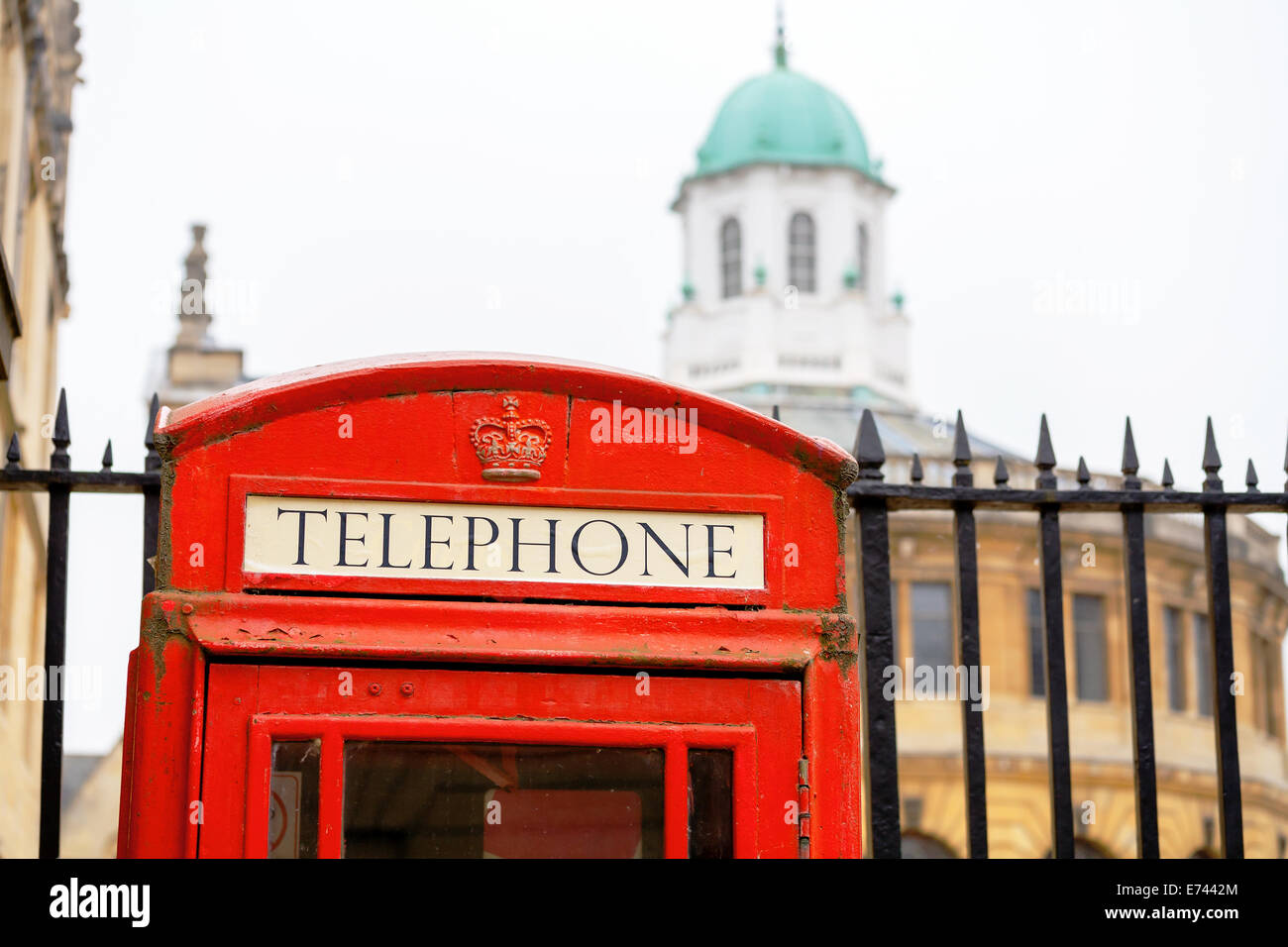 Red phone booth. Oxford, England Stock Photo