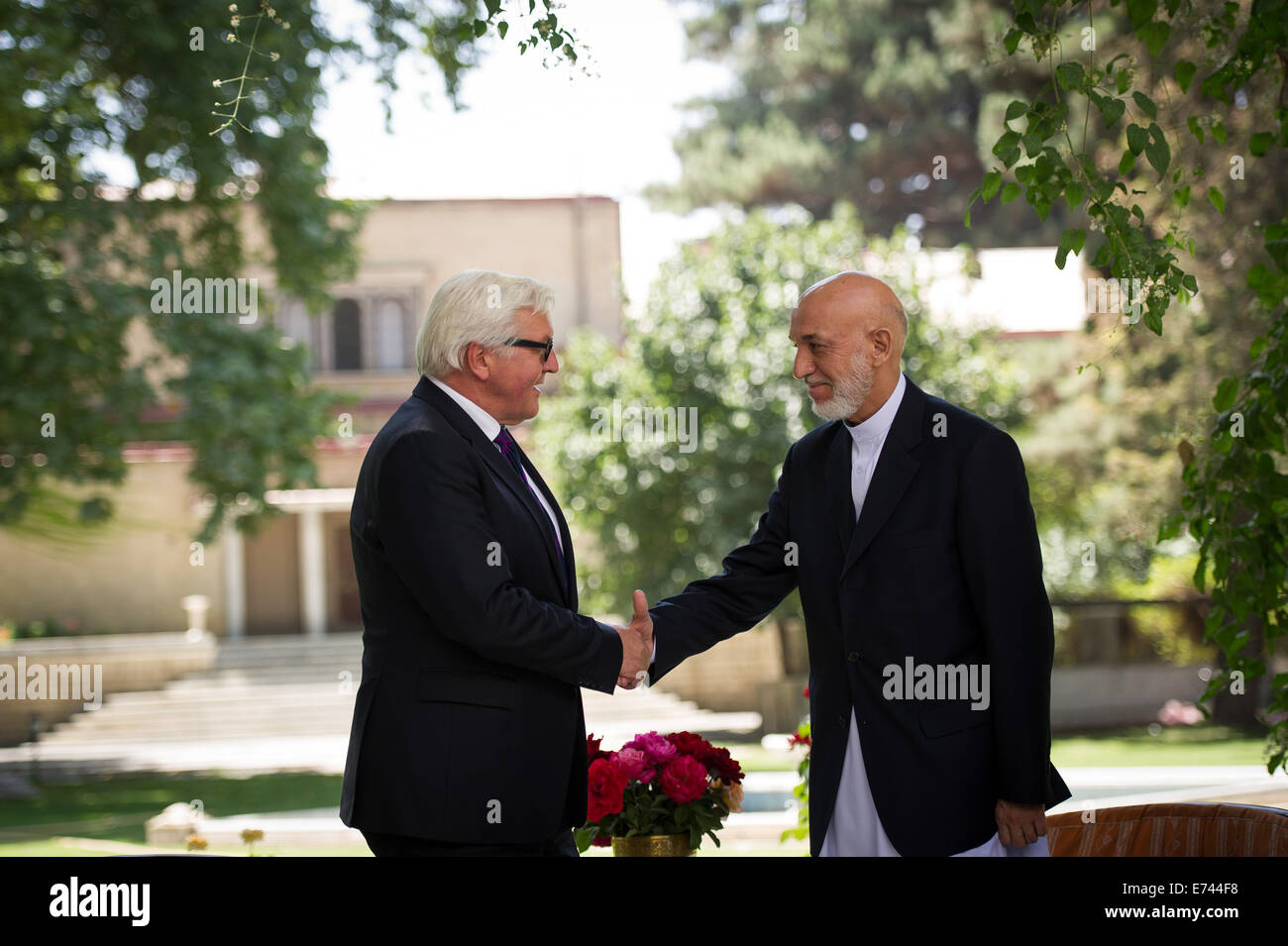 Kabul, Afghanistan. 6th Sep, 2014. German Foreign Minister Frank-Walter Steinmeier (SPD, L) talks to Afghan President Hamid Karsai at the presidential palace in Kabul, Afghanistan, 6 September 2014. Steinmeier is on a one-day visit to Afghanistan. Photo: Maja Hitij/dpa/Alamy Live News Stock Photo