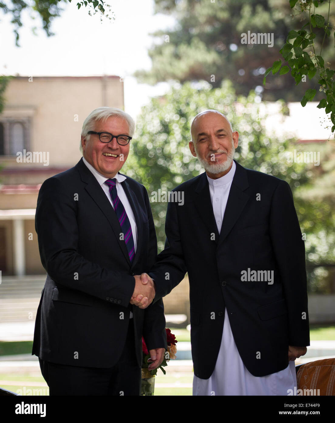 Kabul, Afghanistan. 6th Sep, 2014. German Foreign Minister Frank-Walter Steinmeier (SPD, L) talks to Afghan President Hamid Karsai at the presidential palace in Kabul, Afghanistan, 6 September 2014. Steinmeier is on a one-day visit to Afghanistan. Photo: Maja Hitij/dpa/Alamy Live News Stock Photo