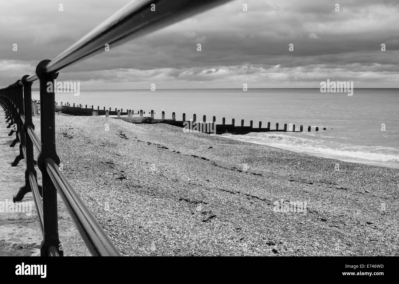 Strand line beach uk Black and White Stock Photos & Images - Alamy