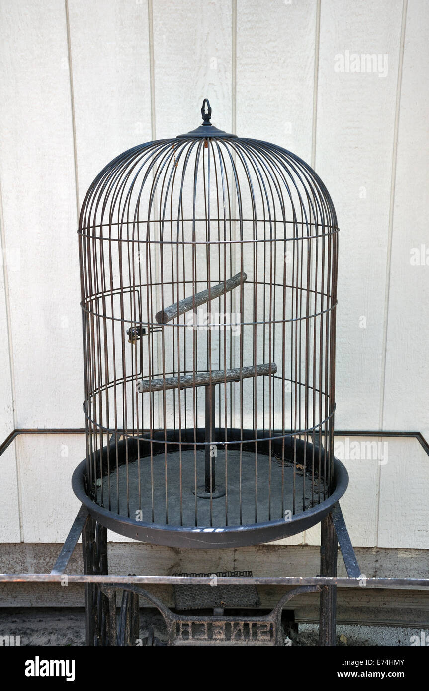 Bird cage hires stock photography and images Alamy