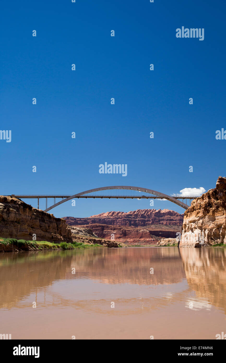 Glen Canyon National Recreation Area, Utah - The bridge over the Colorado River/Lake Powell at Hite, Utah. Stock Photo