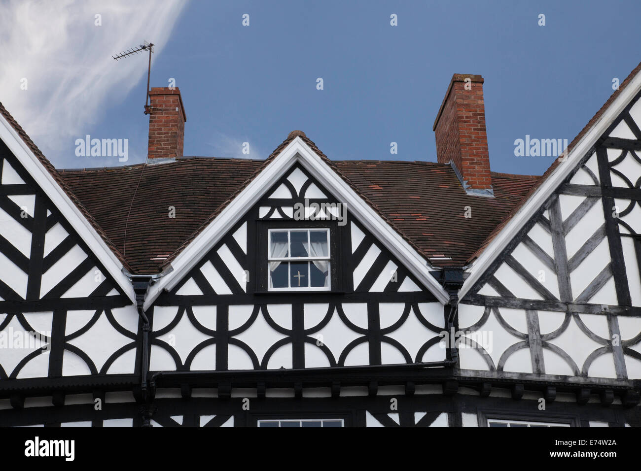 Tudor architecture hi-res stock photography and images - Alamy