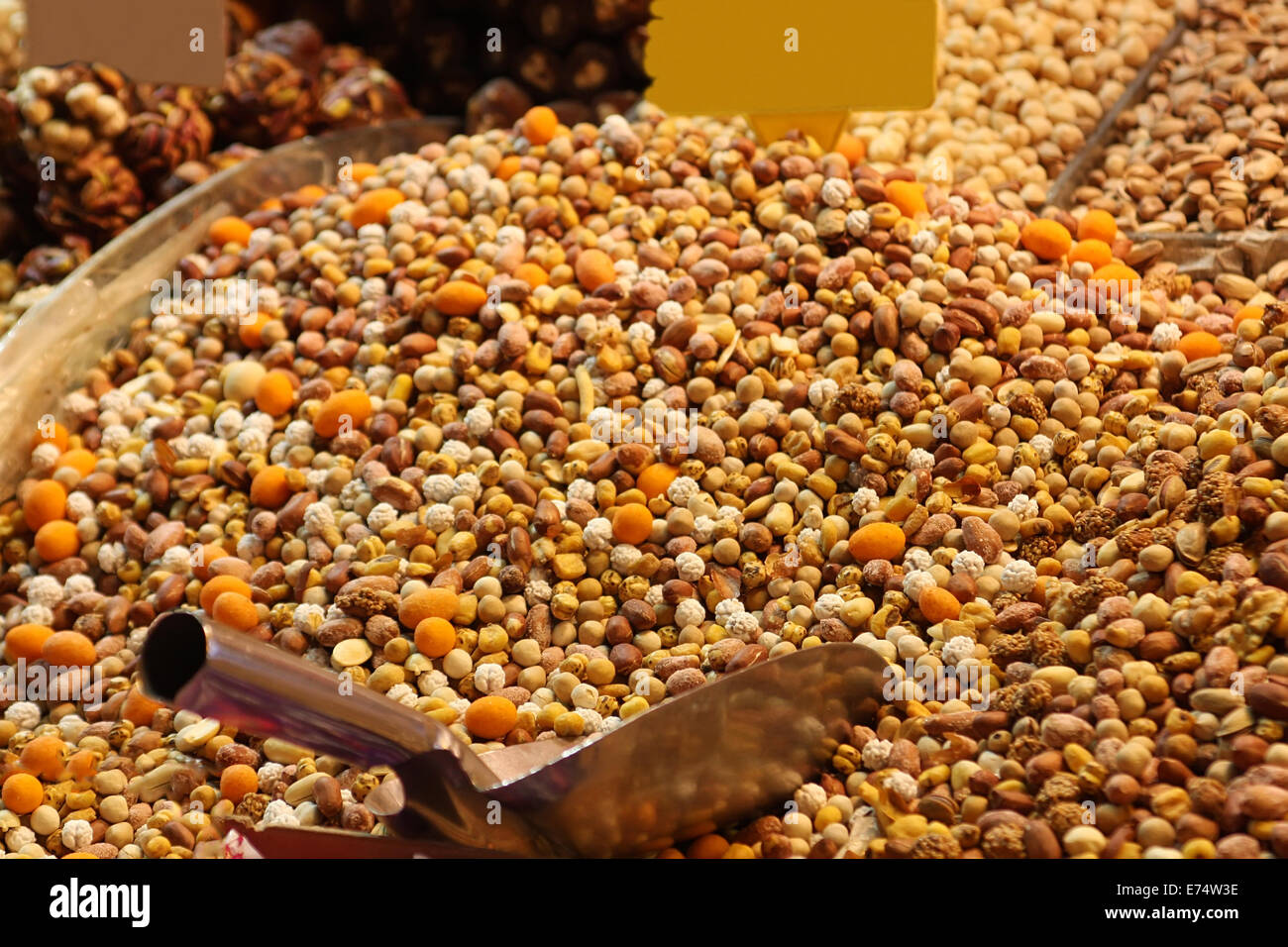 Gourmet middle eastern food store market hi-res stock photography and